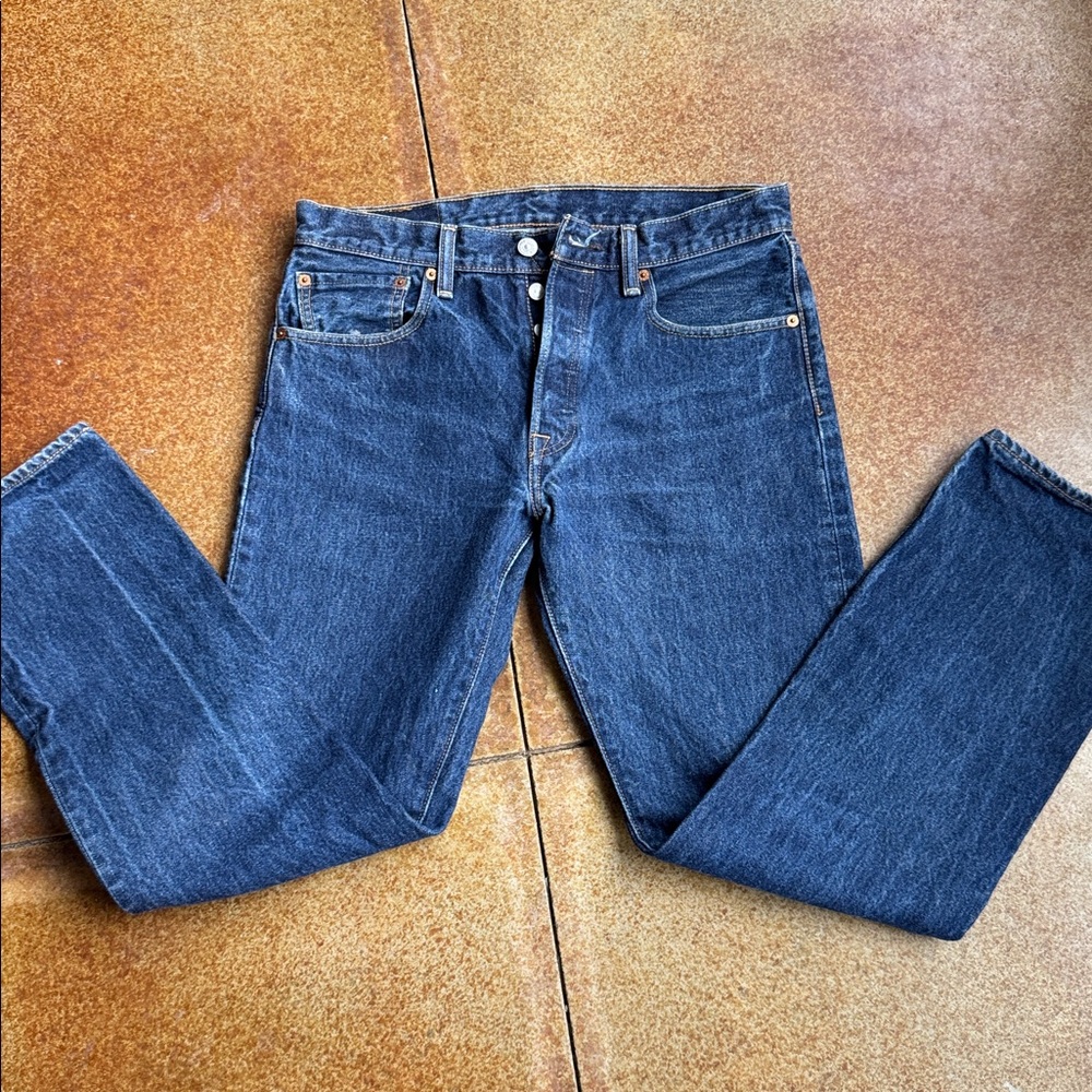 Levi's Men's 501 button fly Blue Straight-Leg Jeans with Red Tab - Picture 4 of 4